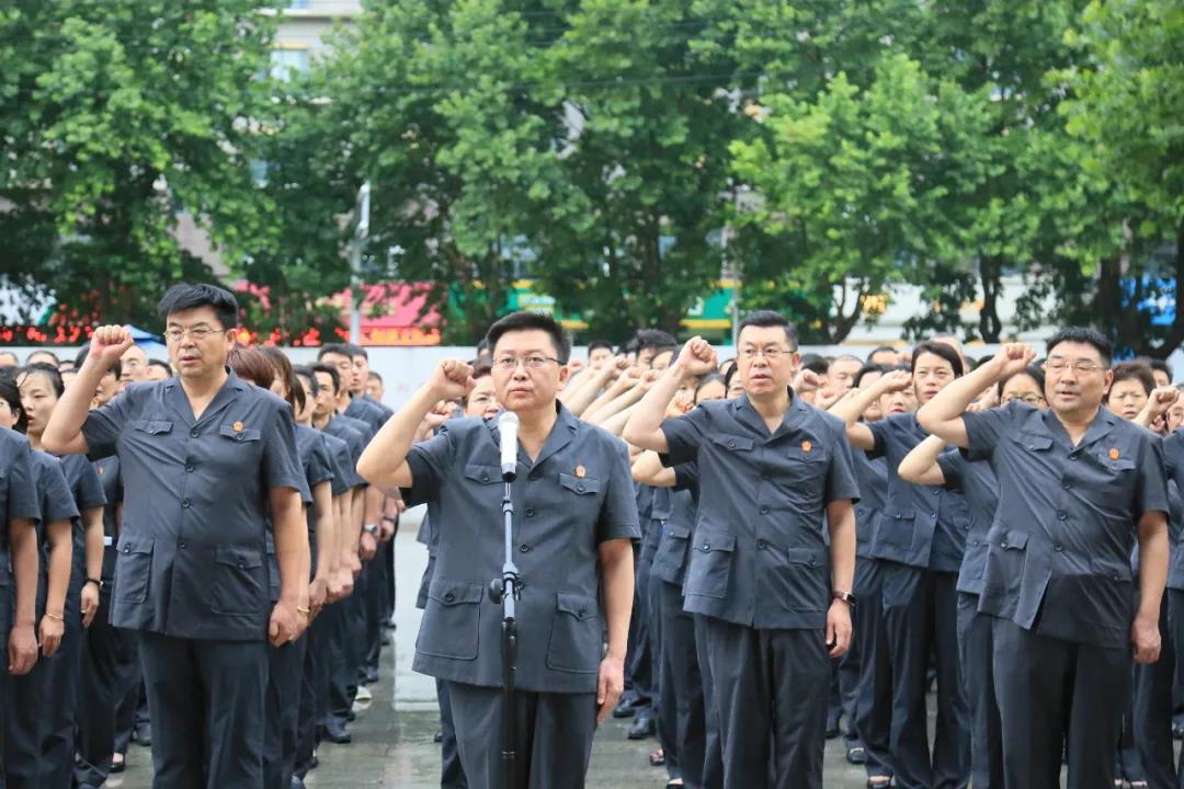 恒大汽车、恒大物业复牌，股价巨震